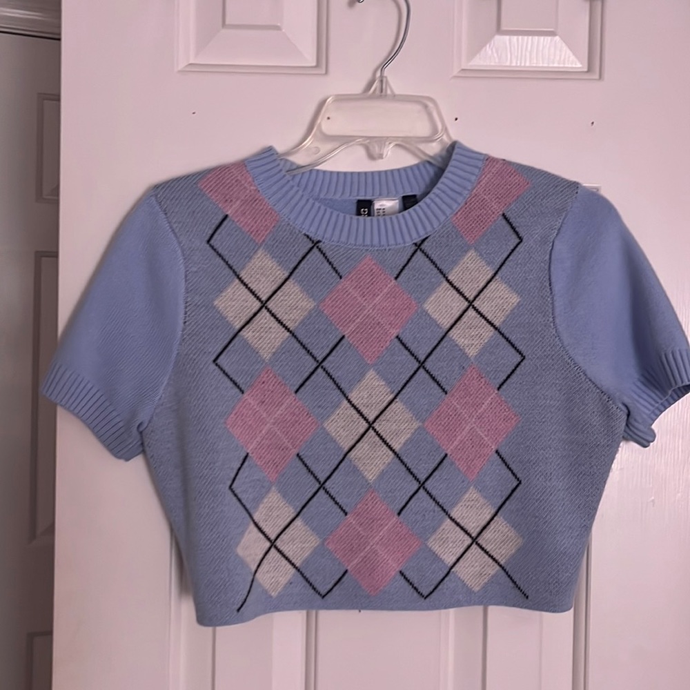 Cropped blue sweater